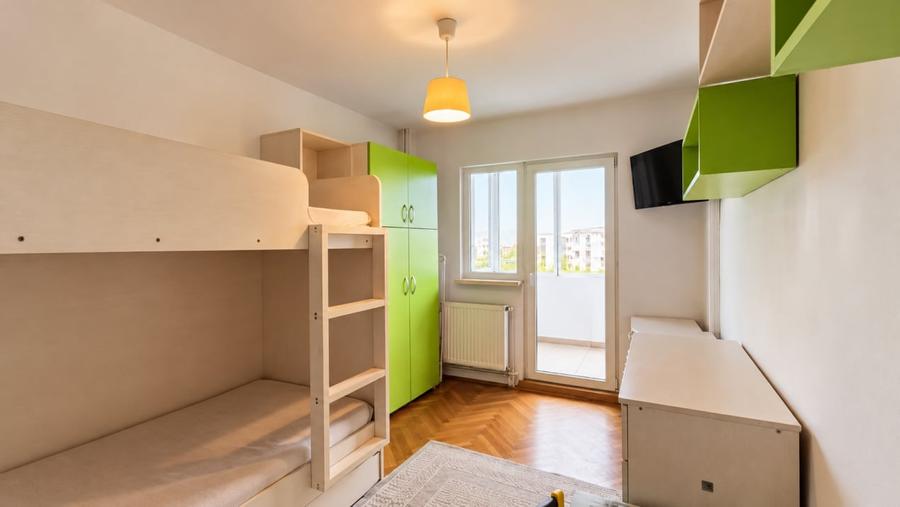 Apartament cu 3 camere decomandat, mobilat în Gării