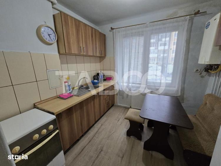 Apartament cu 2 camere semidecomandat, mobilat în Terezian