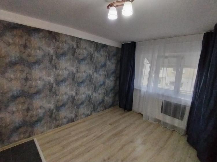 Camera Camin 16mp Frumoasa-Poitiers ! Etaj intermediar 3/4 - 3