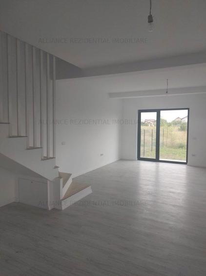 Casa,intr-un ansamblul modern,10 minute de mers pana in Bulevard. - 4