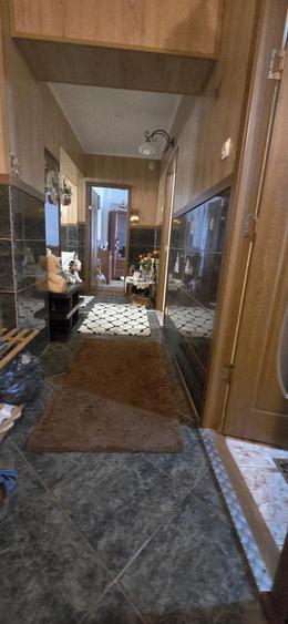 Targoviste,  Calea București,  bloc O1, vanzare apartament 4camere - 8