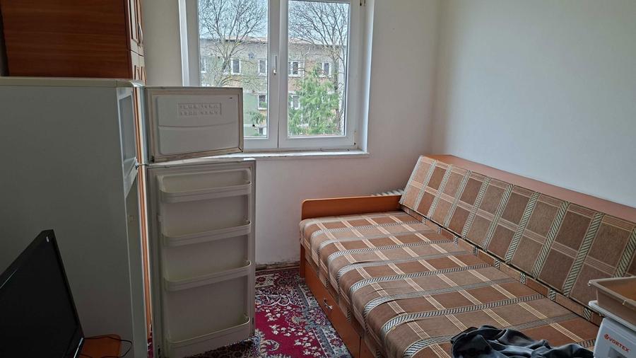 Inchiriez garsoniera in libertatii la mansarda etajul 4 - 2