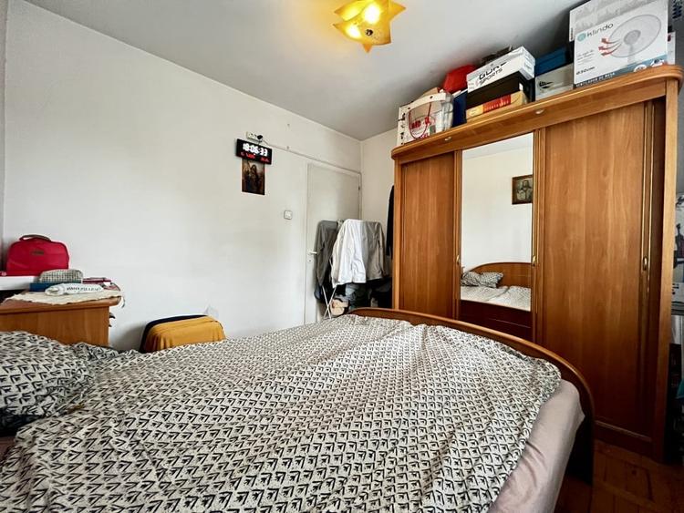 Apartament spatios, 3 camere, decomandat, etaj 1 - Calea Sagului - 8