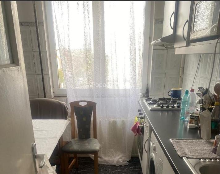Apartament cu 3 camere semidecomandat în Grivița