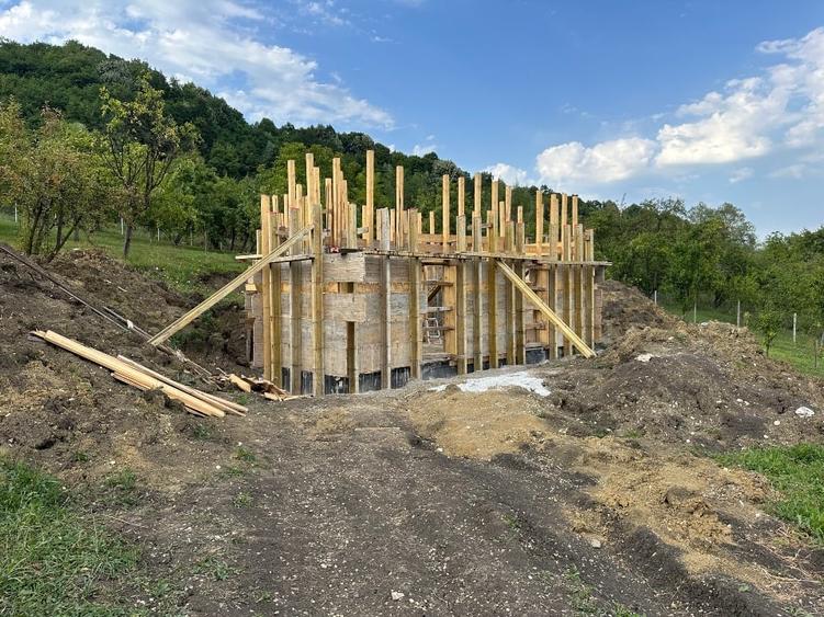 Vila constructie si livada - 2