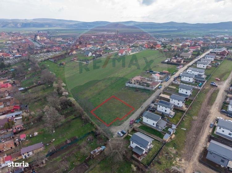 Teren intravilan cu vedere panoramica, utilitati si pozitie excelenta! - 1