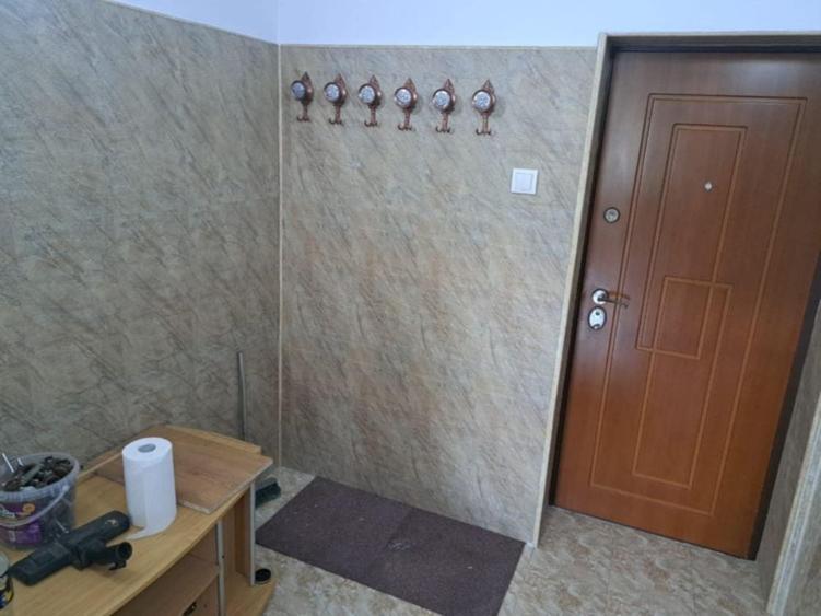 Rahova, parc Sebastian, str. Motoc, bloc din 1990 - 7