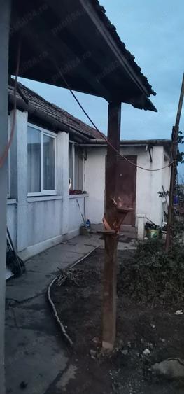 Casa de vanzare cu 6 camere ?i bucatarie+anexe veranda coridor cote? de porci - 1