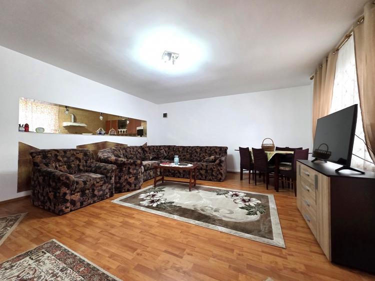 Casă individuală cu 3 camere cu Garaj în Oituz
