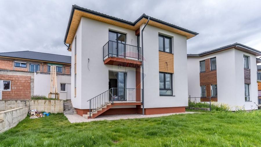 Casa individuala, arhitectura moderna, compartimentare superba, com 0 - 1