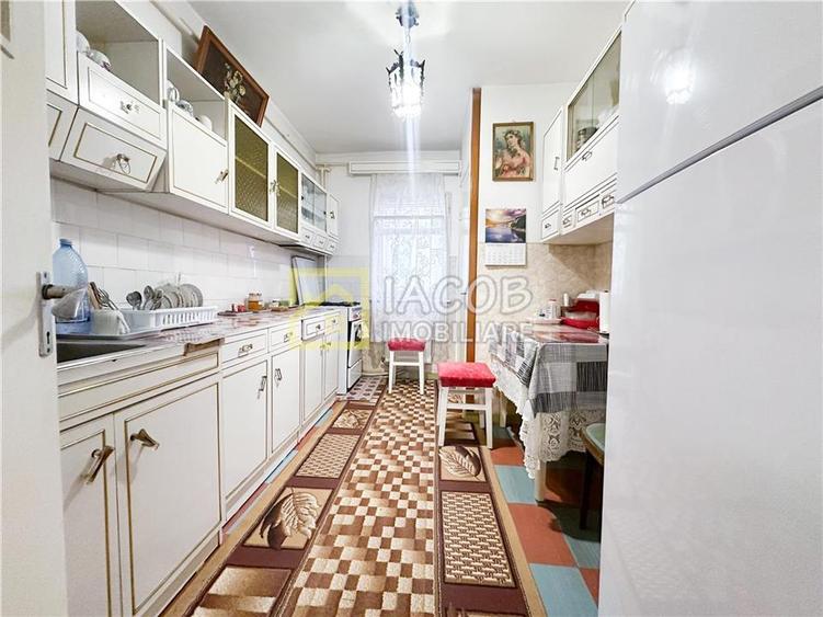 3 camere decomandate, 22 Decembrie - 4