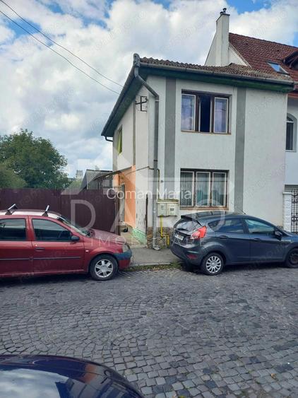 De vanzare casa de locuit zona reziden?iala lini?tita, langa Damb