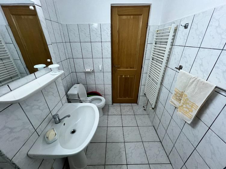 INCHIRIEZ apartament 4 camere decomandat, zona Vasile Aaron - 5
