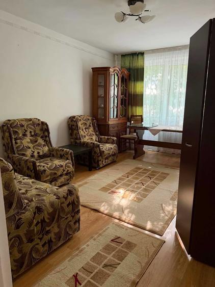 Apartament cu 3 camere decomandat în Exterior Vest