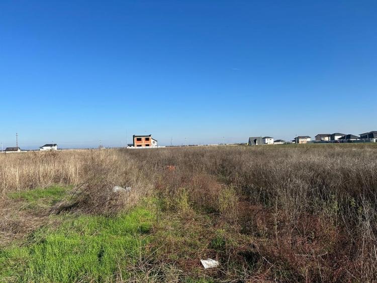 1017 mp Dragomiresti Vale pe strada din spatele Liceului  // toate utilitatile - 10