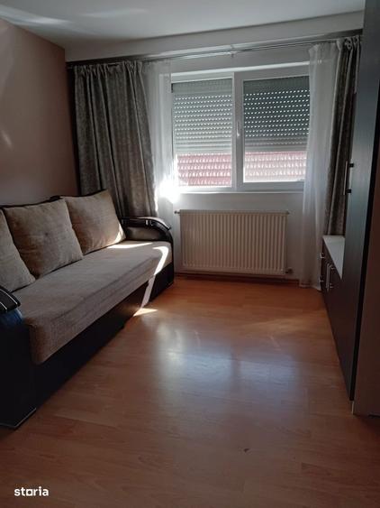 Casa spatioasa cu etaj si teren generos, zona urbana - 3