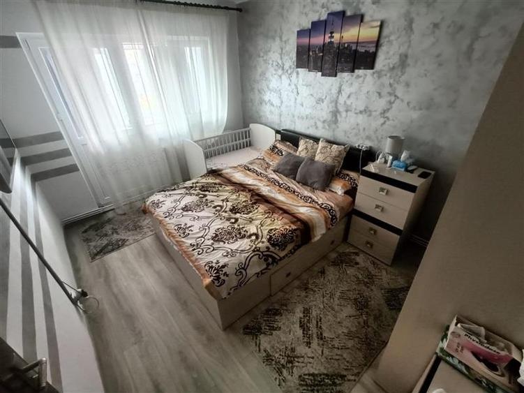 Apartament de vanzare 3 camere decomandat Mioritei/Bradului - 12