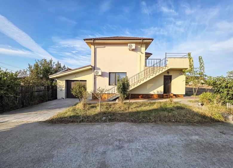 Casă individuală cu 6 camere cu Garaj în Corbu