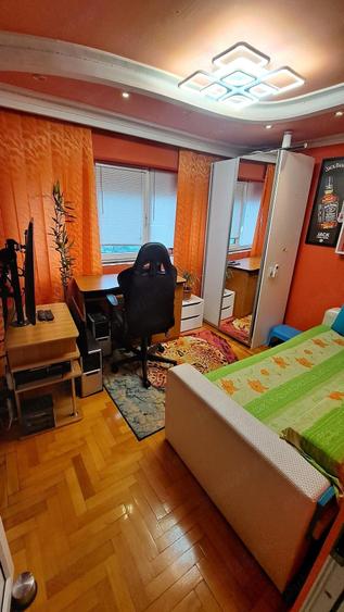 VAND Apartament 4 camere decomandate super amenajat Etaj 3 Oras Braila Vidin Tel - 8