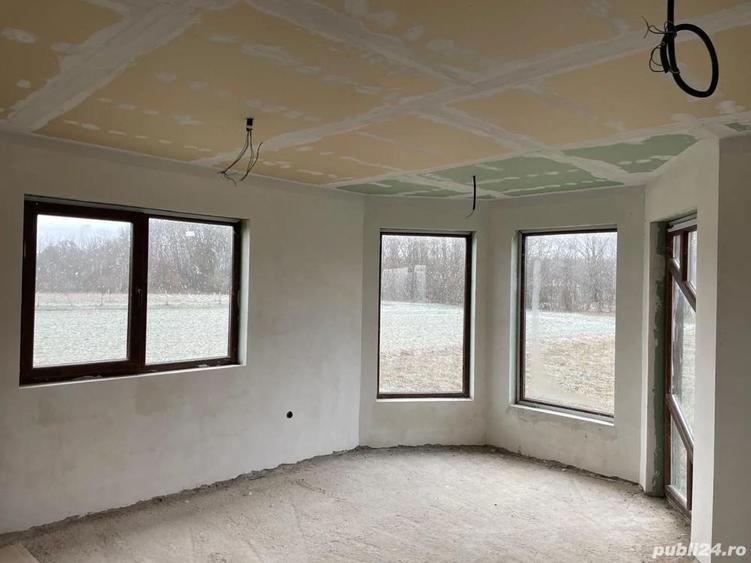 Vand Casa ?i Teren in Raturile Medie?ului - 9