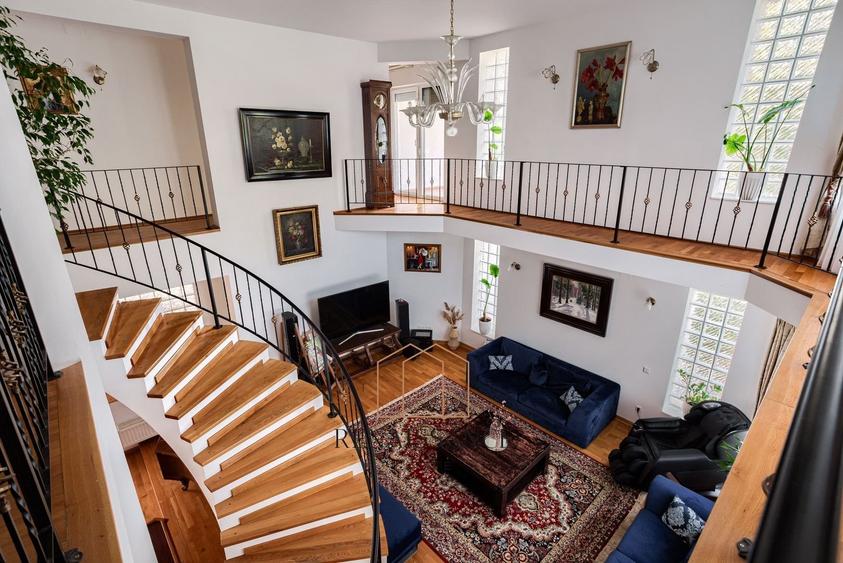 Timisoara - Girocului Vila 12 Camere 4 Bai | 497mp Utili 1373mp Teren - 24