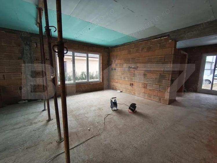 Casa finisata la cheie la intrare in Santandrei racordata la toate utilitatile - 2