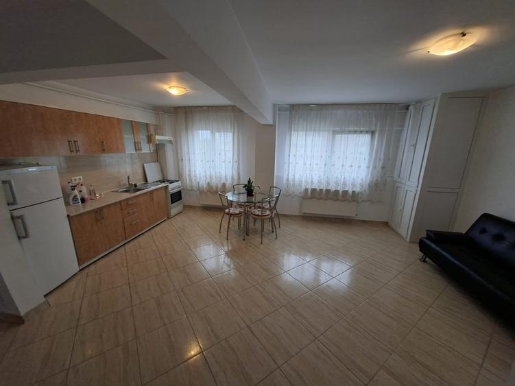 Mioritei (Carrefour)-3 cam decomandat/ 2 bai /centrala /renovat/et.4 cu sarpanta - 1