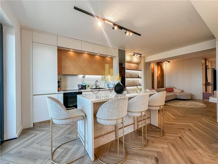 Apartament cu 3 camere semidecomandat, mobilat în Pipera