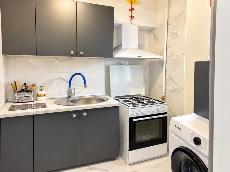 Apartament cu 2 camere semidecomandat, mobilat în P-ța Universității
