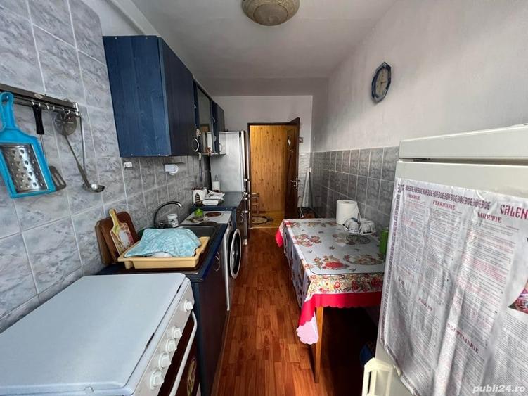 Apartament cu 3 camere decomandat în Cetatea