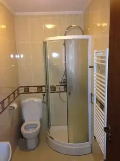 Casă cu 6 camere cu Teren 6200 Mp în Provița de Jos