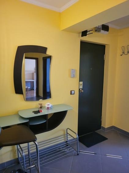 Apartament cu 3 camere decomandat, mobilat în Decebal