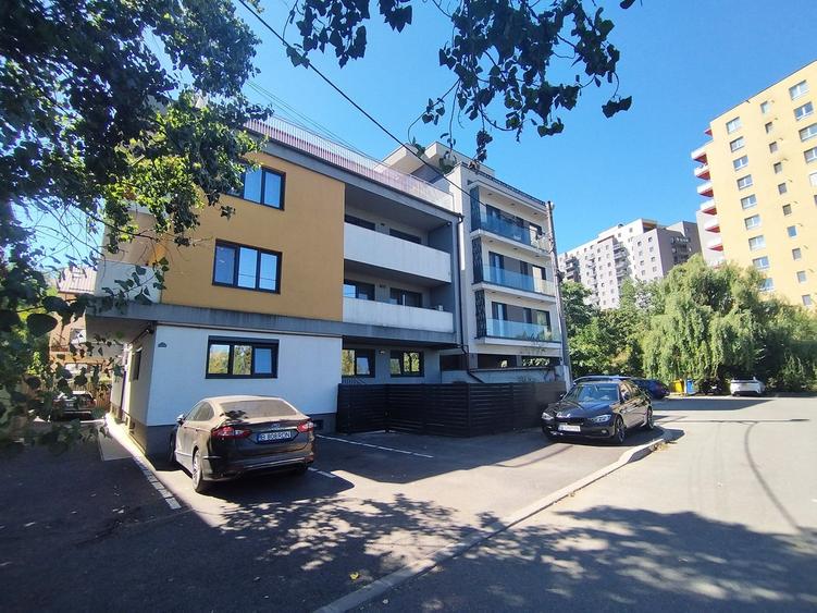 Apartament cu 3 camere decomandat în Tineretului