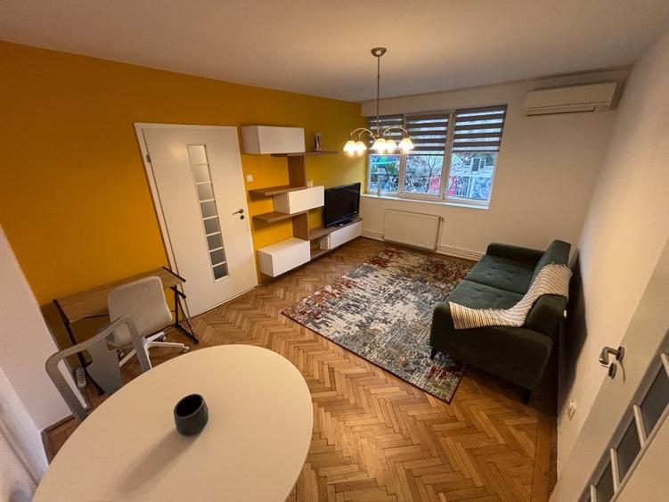 Apartament cu 2 camere semidecomandat, mobilat în Gara de Nord