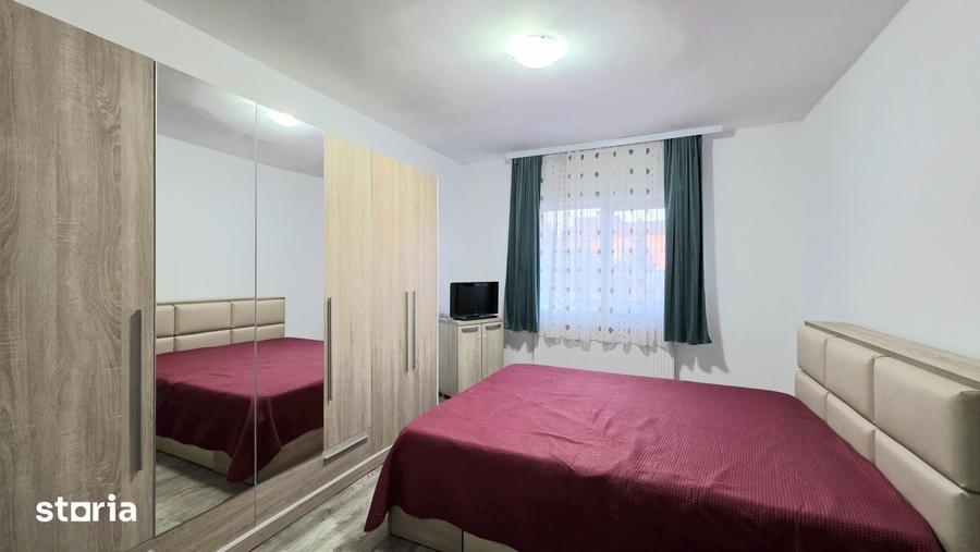 Casă cu 5 camere decomandat cu Teren 1487 Mp în Central