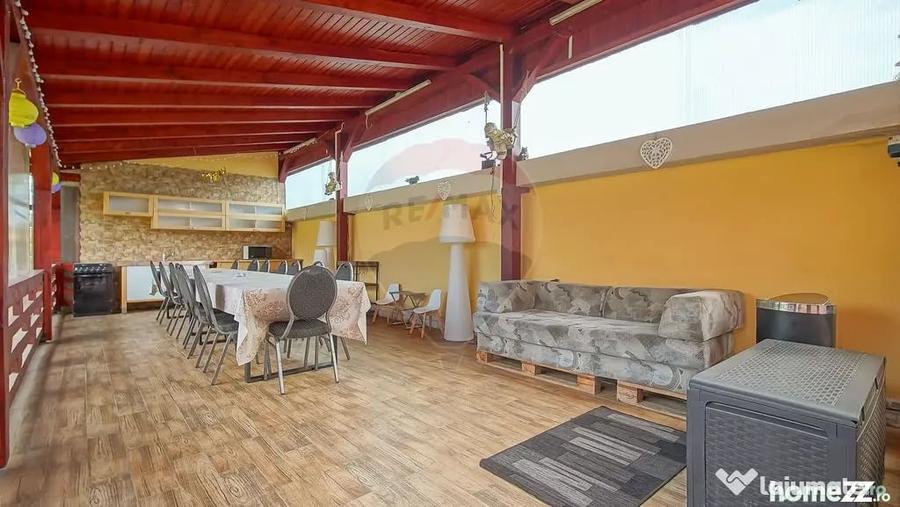 Casă cu 10 camere cu Teren 1300 Mp în Hălchiu