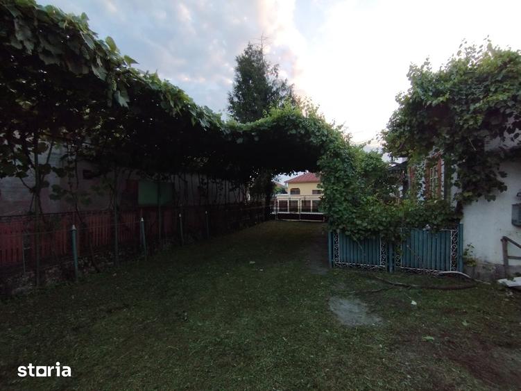 Casă cu 4 camere cu Teren 1400 Mp în Sud