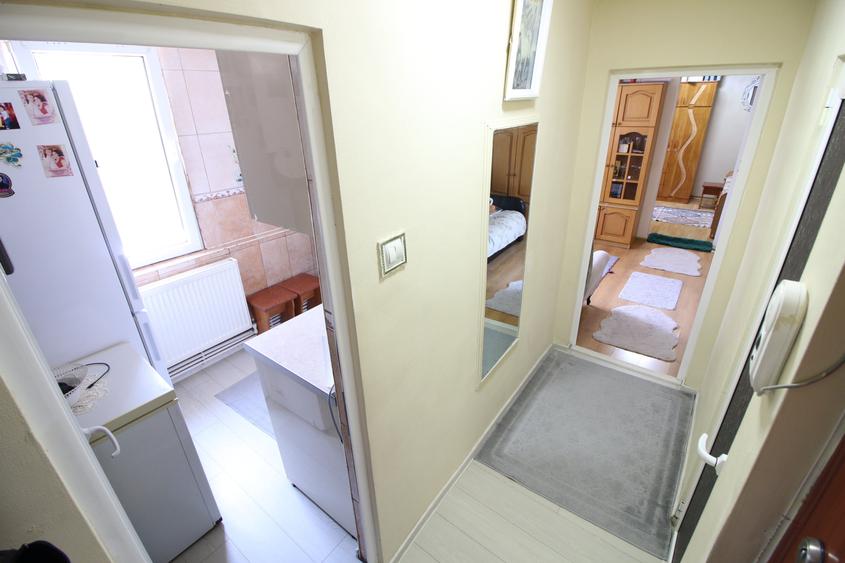 Apartament cu 2 camere semidecomandat în Micro 19