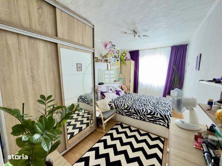 Apartament cu 4 camere semidecomandat în Craiovița Nouă