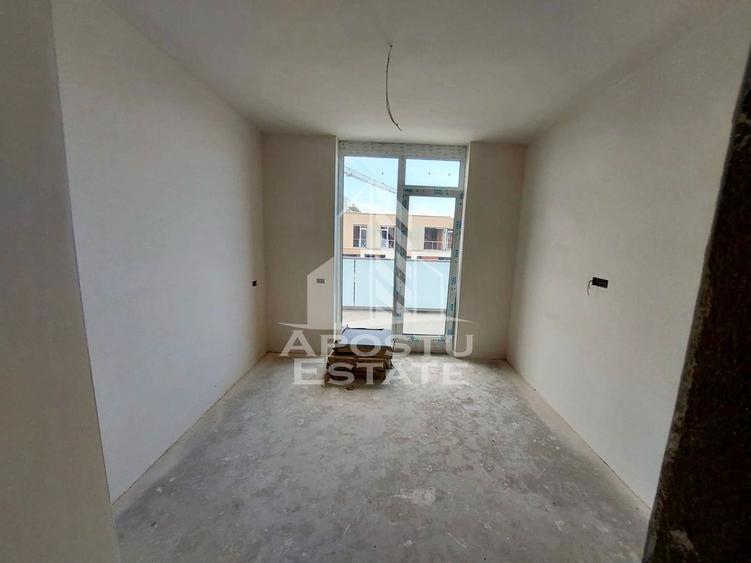 Penthouse cu 3 camere decomandat în Torontalului