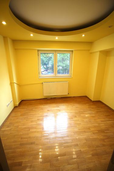 Apartament cu 4 camere semidecomandat în Drumul Taberei