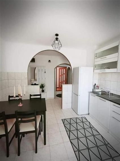 Apartament cu 3 camere decomandat, mobilat în Lipovei