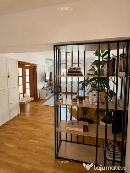 Apartament cu 4 camere semidecomandat în Tractorul