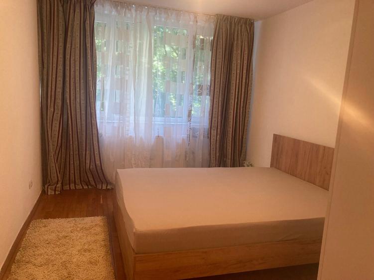 Apartament cu 3 camere decomandat în Colentina
