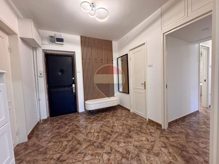 Apartament cu 4 camere în Periferie