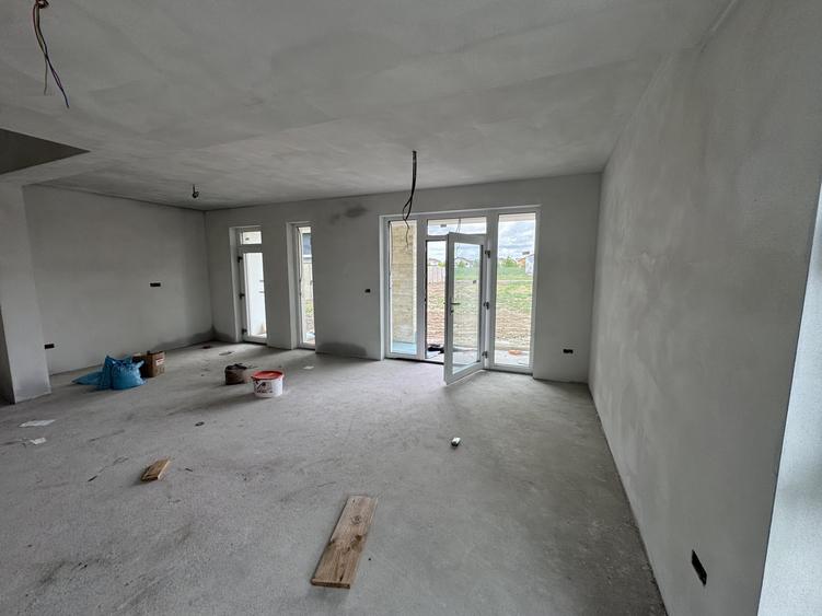 Duplex cu 4 camere cu Canalizare în Moșnița Nouă