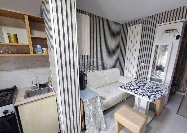 Apartament cu 3 camere decomandat, mobilat în Între Lacuri