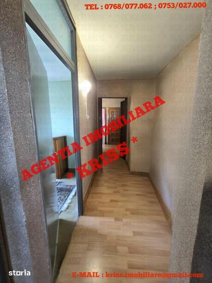 Apartament cu 3 camere decomandat în Craiovei