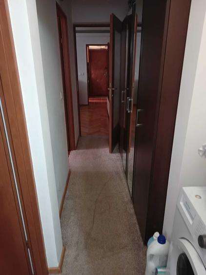 Apartament cu 3 camere semidecomandat în Central
