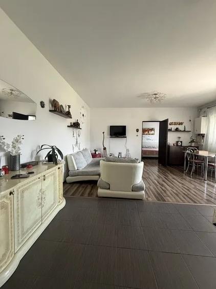 Apartament cu 2 camere semidecomandat, mobilat în Florești
